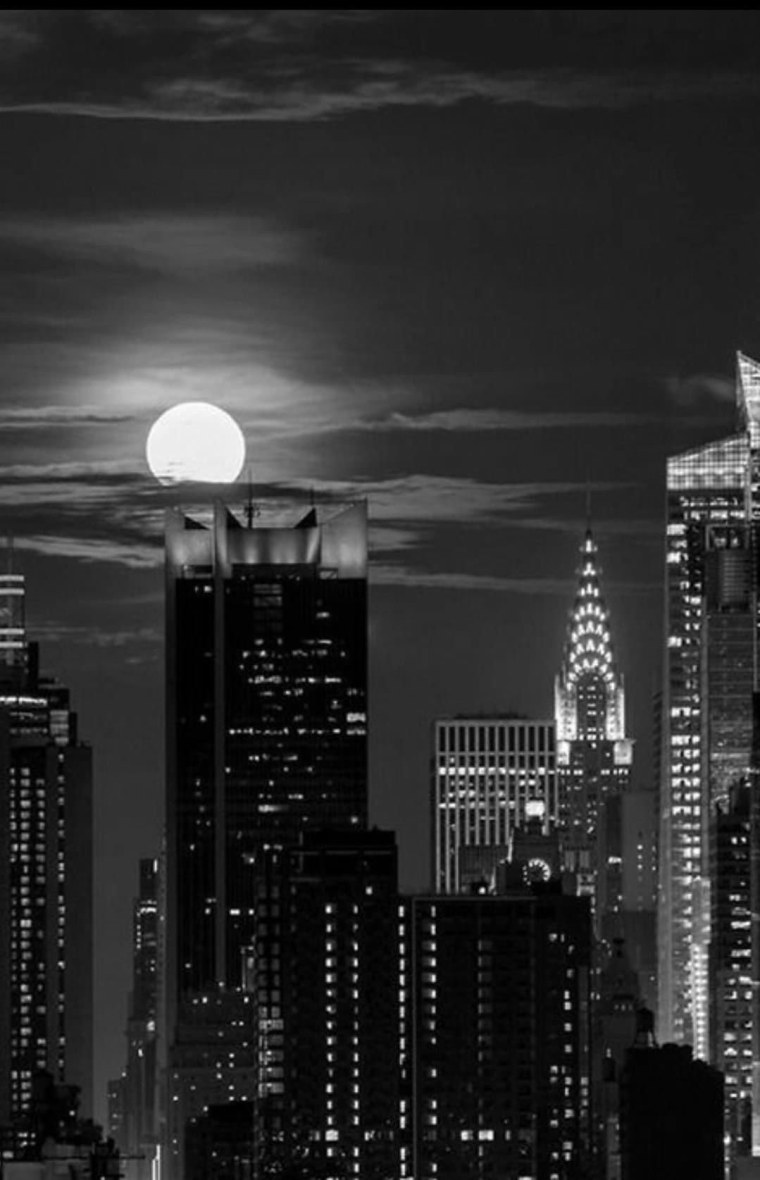 Черно белый город