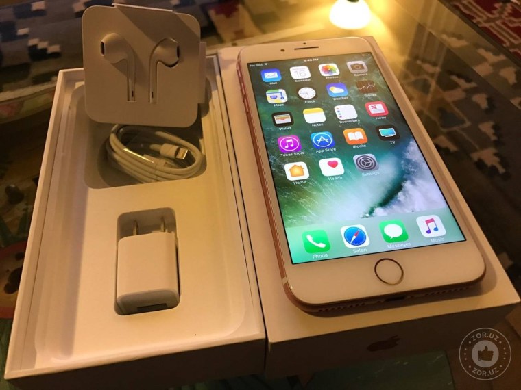 Айфон 6 на столе