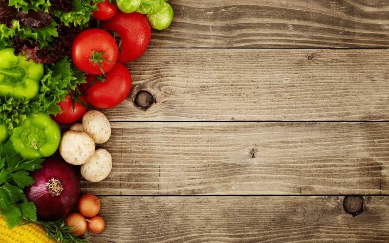 Продукты на разделочной доске