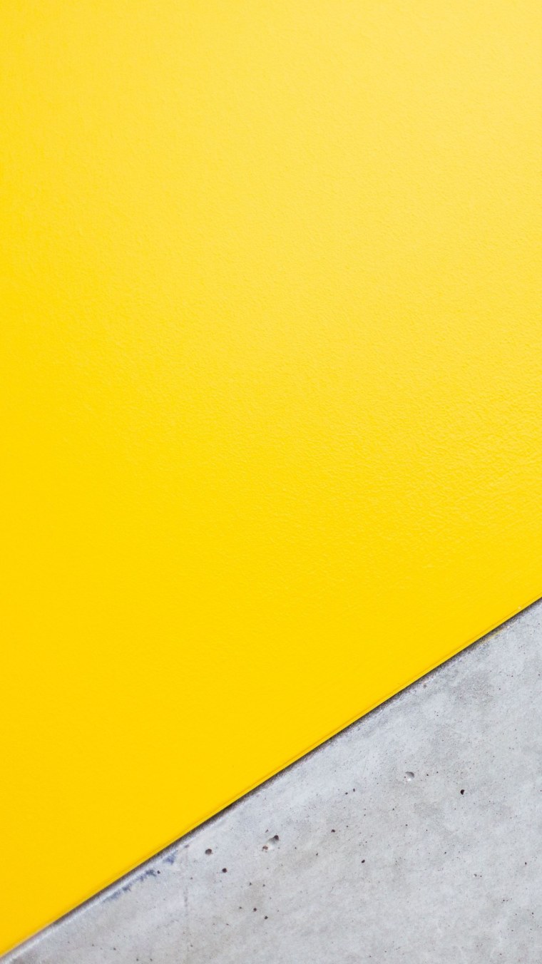 Губка Боб на желтом фоне