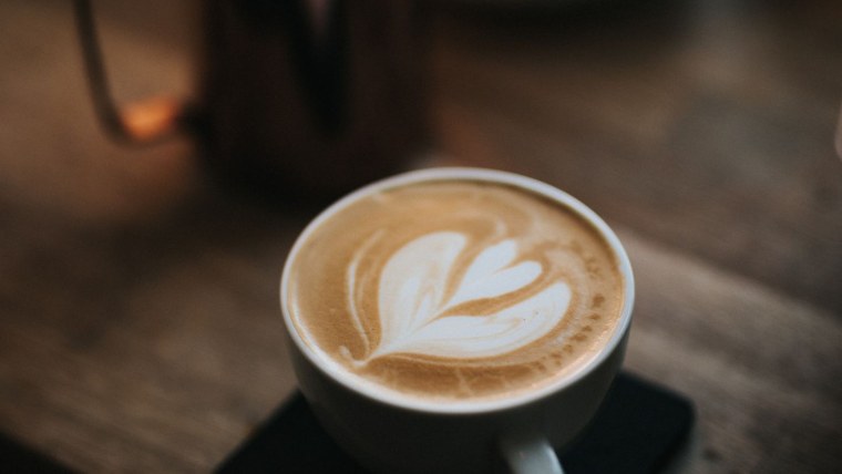 Кружка капучино горы заставка