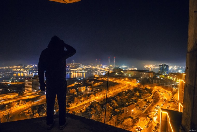 Пацан на крыше