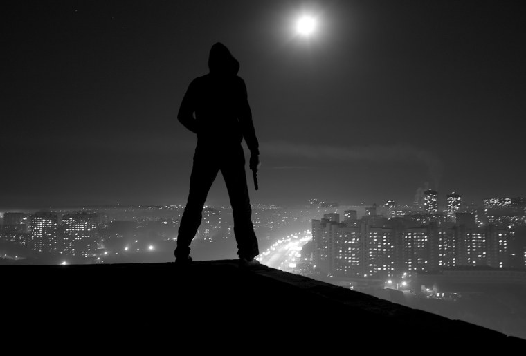 Парень курит на закате