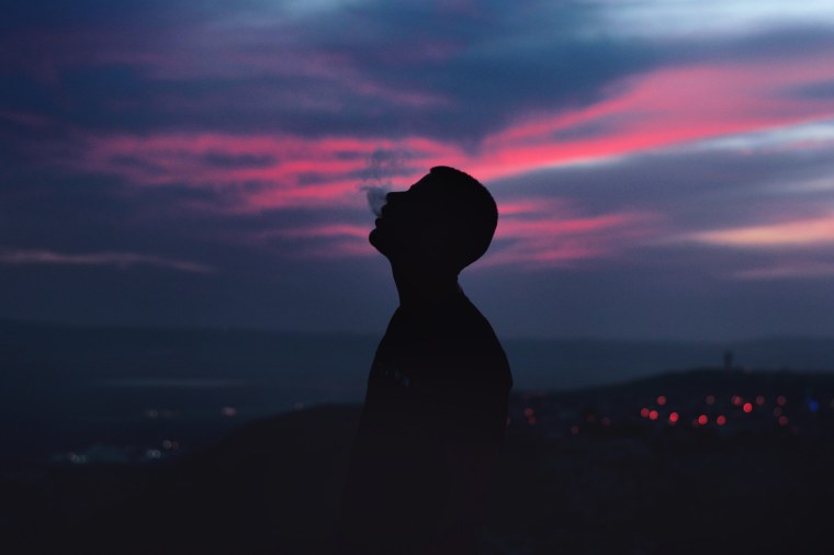 Одинокий парень в машине