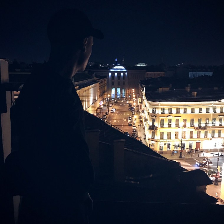 Девушка вечером