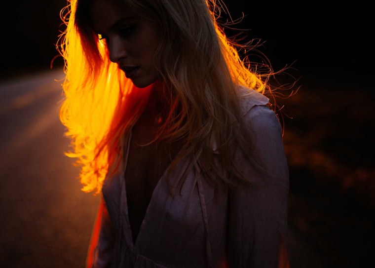 Девушка с огненными волосами