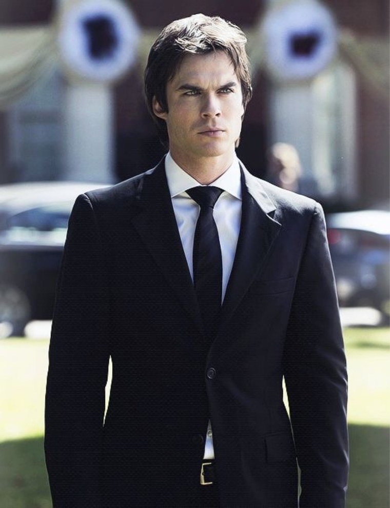 Йен Сомерхолдер в полный рост из Дневников вампира