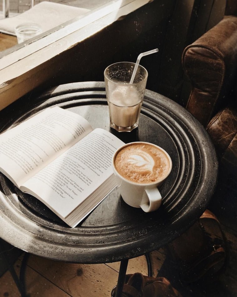 Уютное кафе с книгами