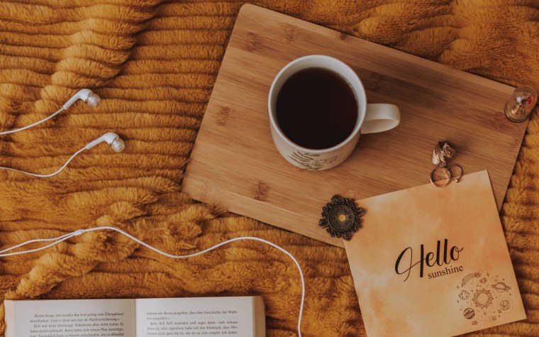 Фон для рабочего стола кофе книги