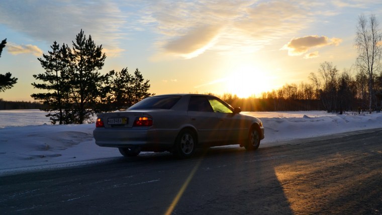 Чайзер ночью на закате