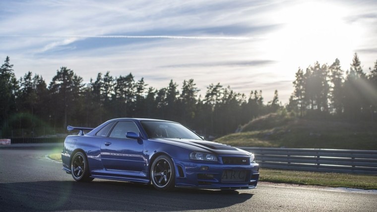 Nissan Skyline r34 GTR оранжевый