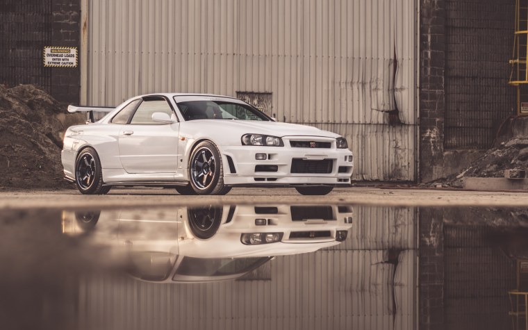 Nissan Skyline GTR r34 белый