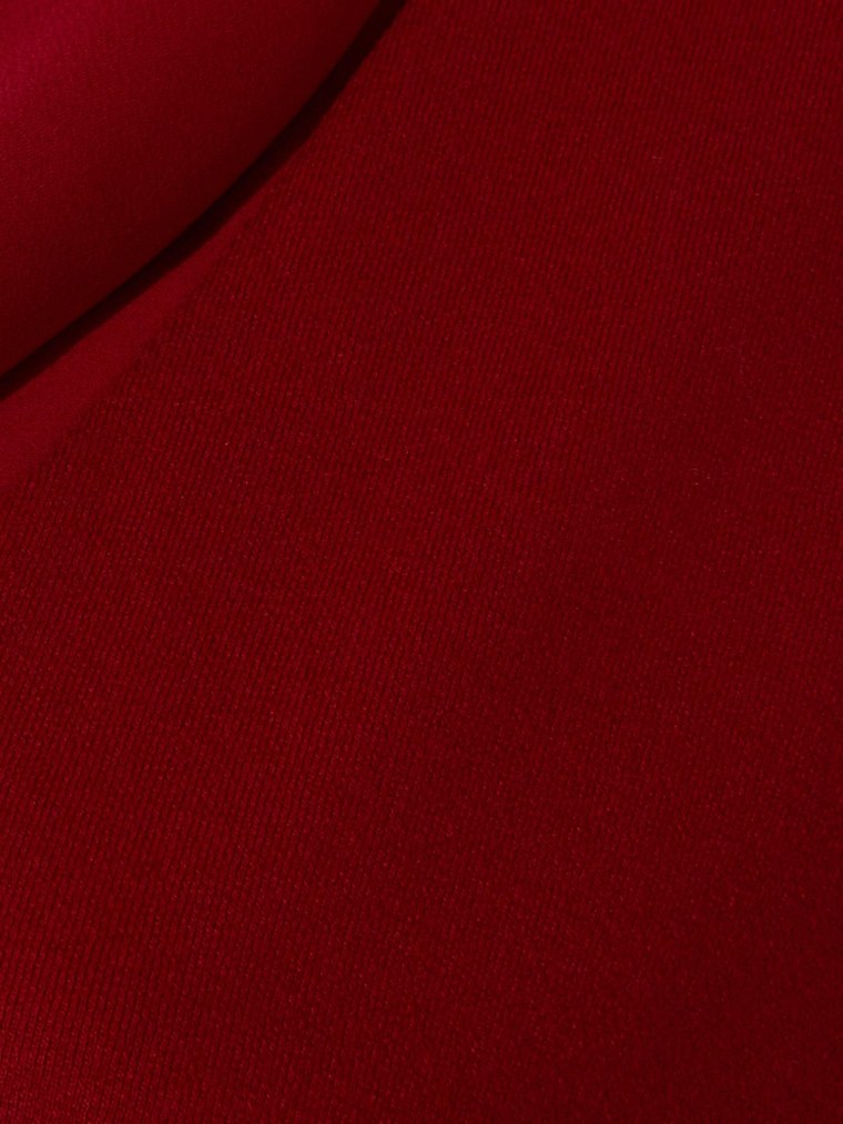 Темно бордовый