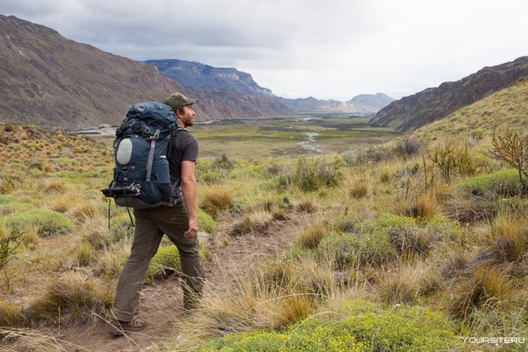 Турист с рюкзаком