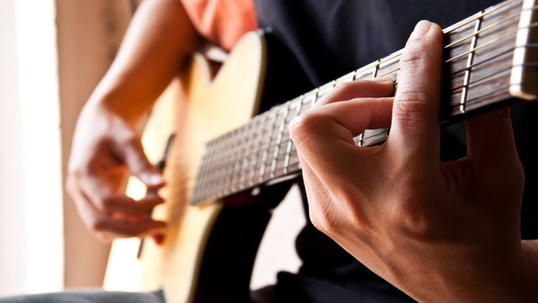 Гитарист с ноутбуком