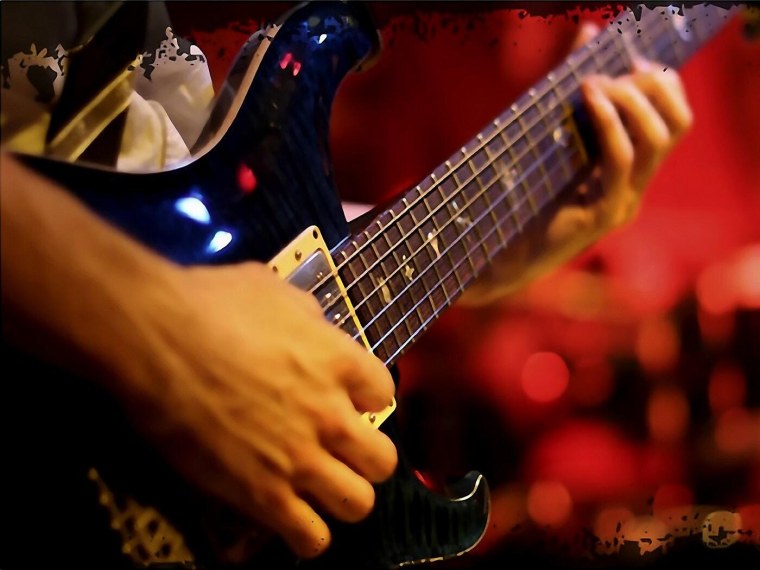 Электрогитара в руках