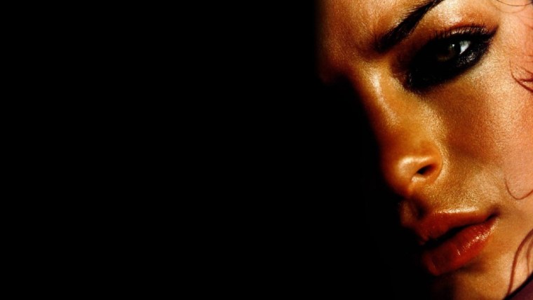 Фотосессия на темном фоне