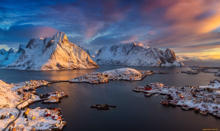 Фьорды Норвегии снег