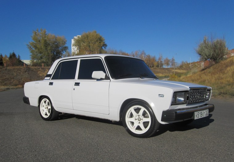 ВАЗ 2107 белая