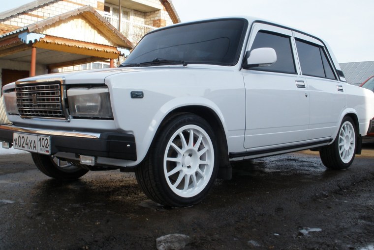 Лада 2107 белая