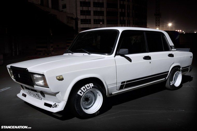 Семерка ВАЗ 2107 белая