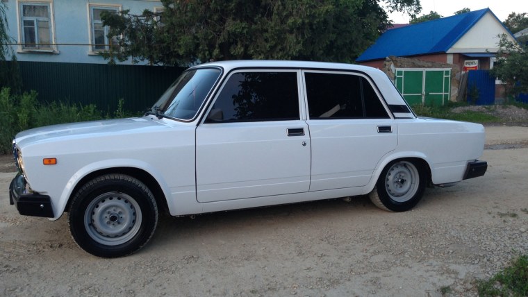 ВАЗ 2107 белая дрифт