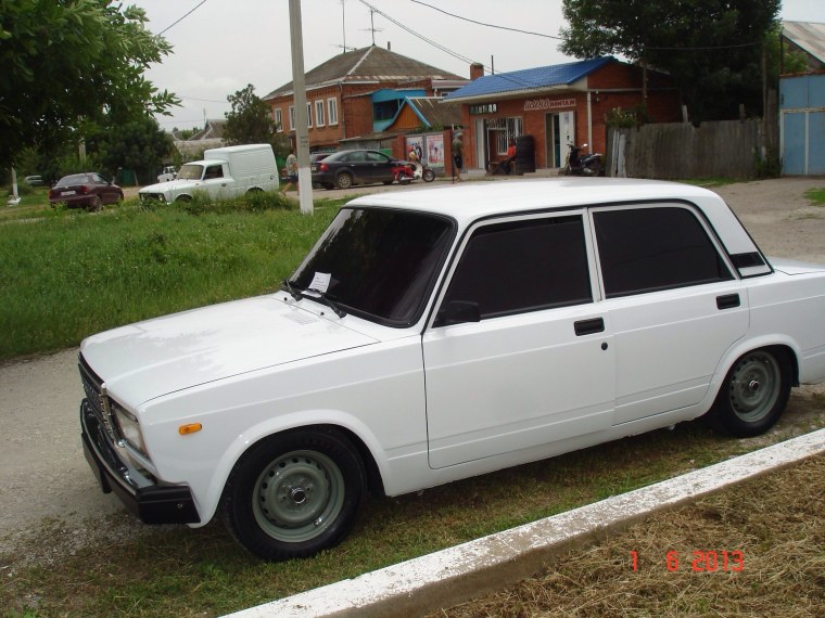 ВАЗ 2107 белая тонированная