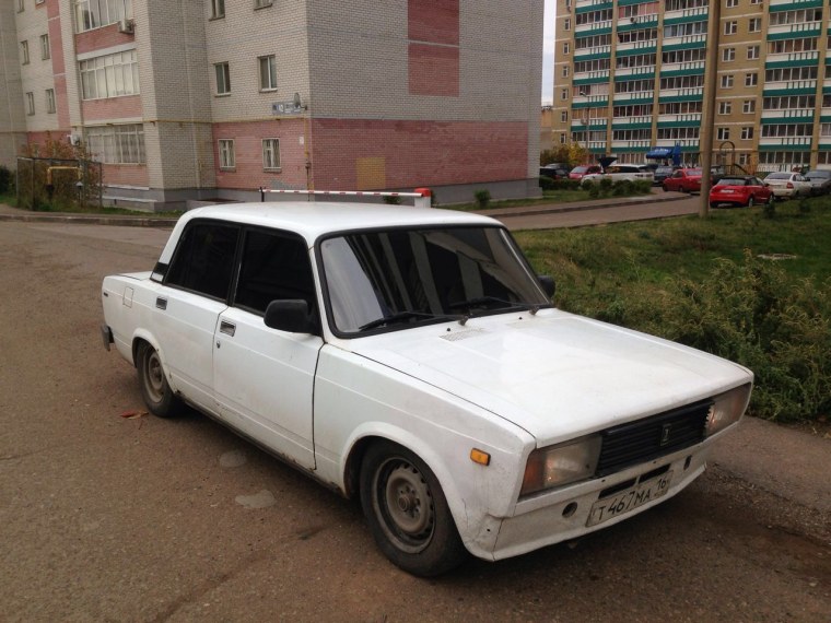 ВАЗ 2107 низкая белая