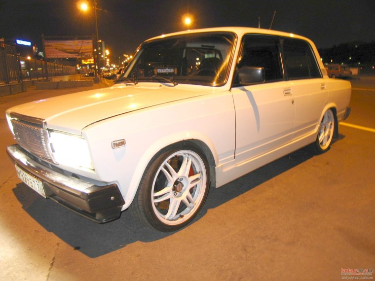 ВАЗ 2107 оперская белая