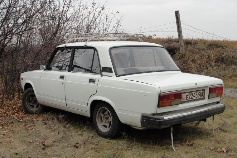 ВАЗ 2107 белая r15
