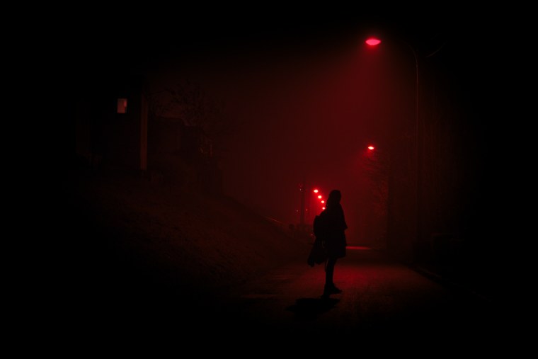 Кошка со светящимися глазами