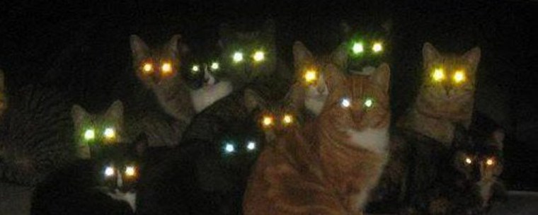 Красные демонические глаза