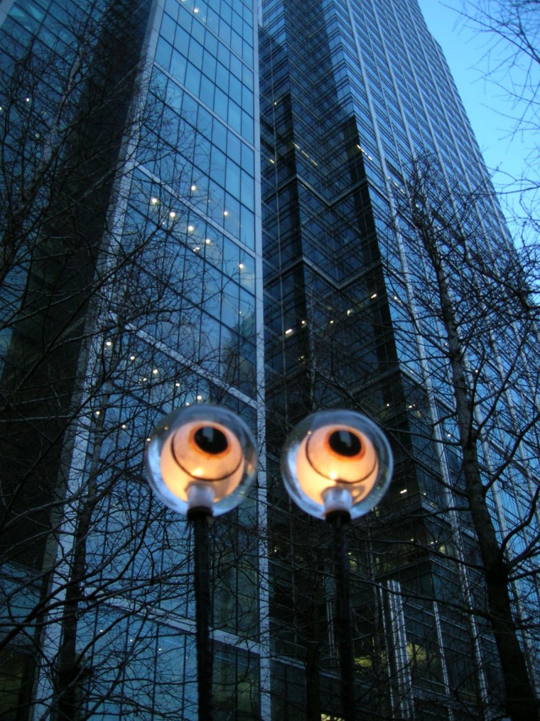 Глаза будто фонари