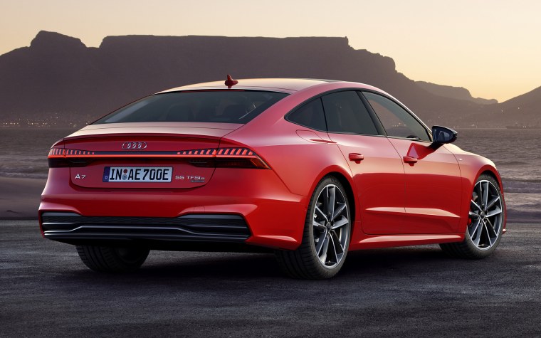 Audi a7 Sportback красная