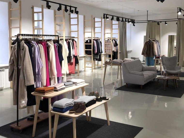 Интерьер магазина одежды