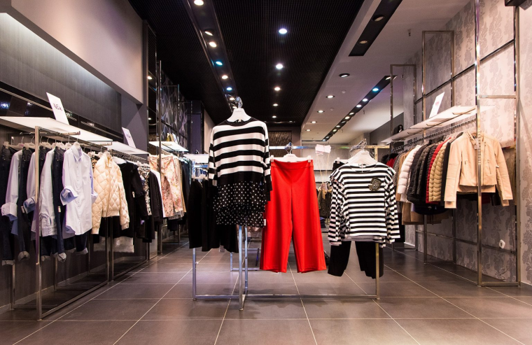 Интерьер магазина верхней одежды