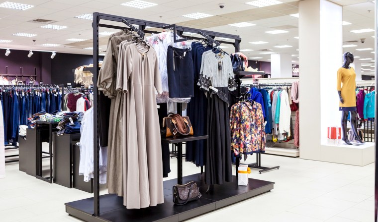 Интерьер магазина одежды