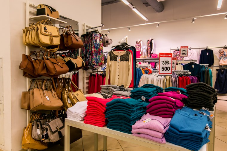 Интерьер магазина одежды