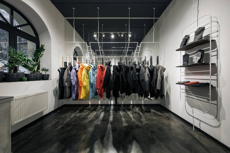 Интерьер магазина мужской одежды