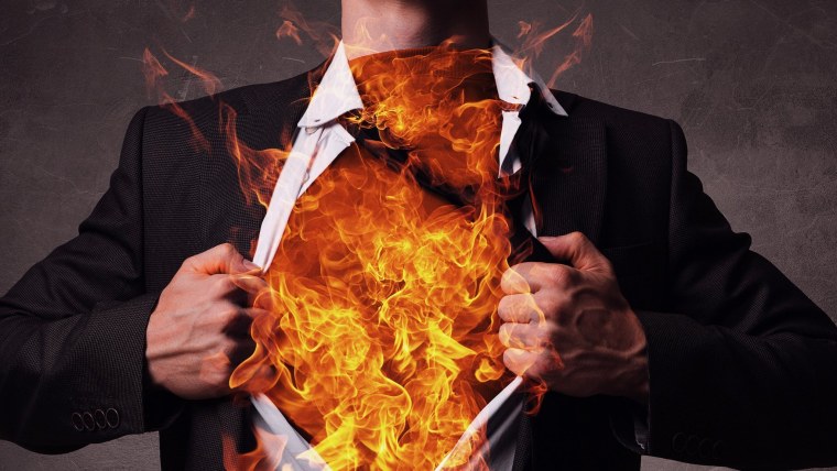 Красивая девушка в огне