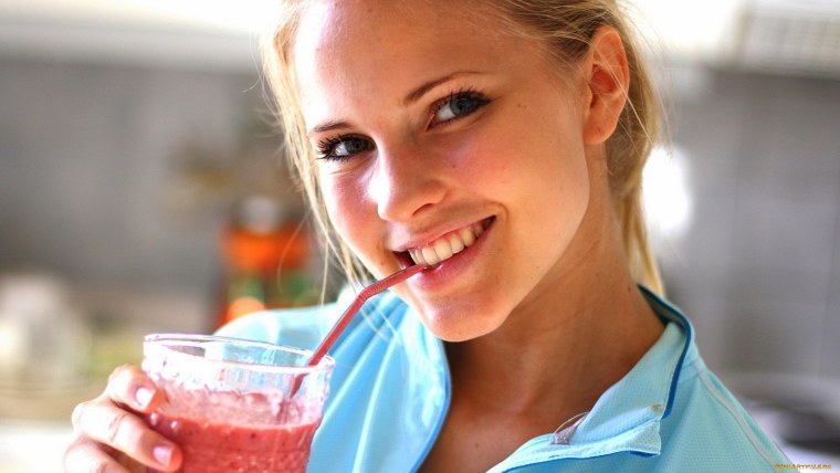 Коктейль в руке