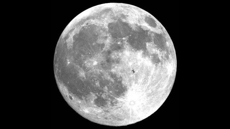 Картинка Луны с объёмом и весом