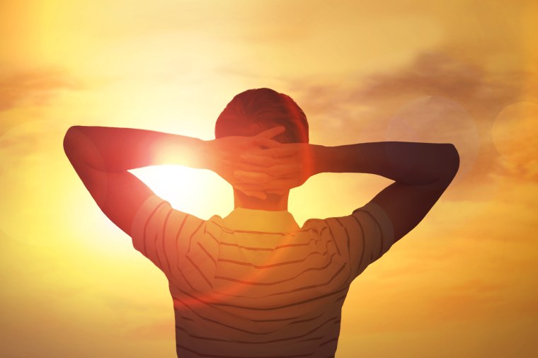 Сердце руками на закате