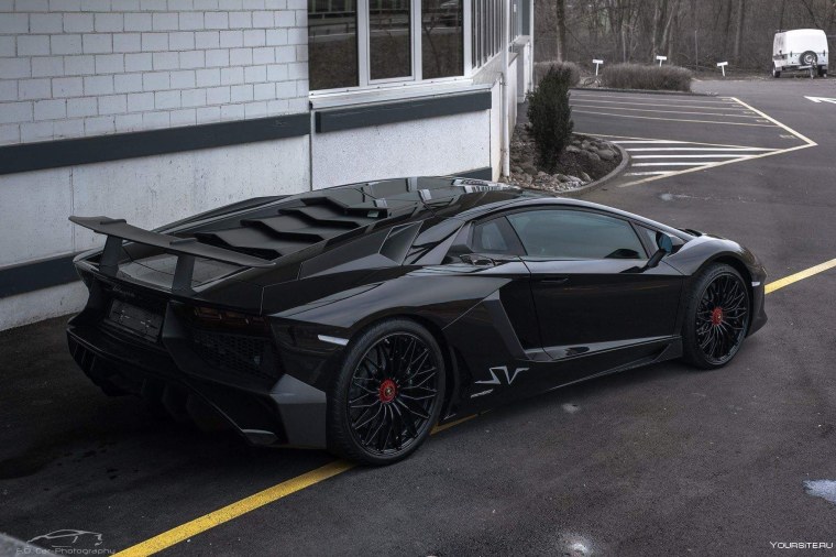 Lamborghini Aventador SV черный