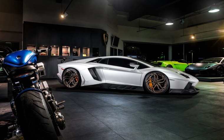 Lamborghini Aventador 2
