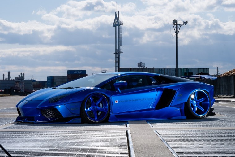 Тюнингованная Ламборгини авентадор