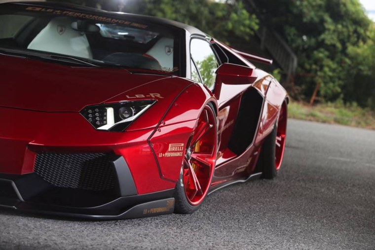 Lamborghini Aventador Tuning красный