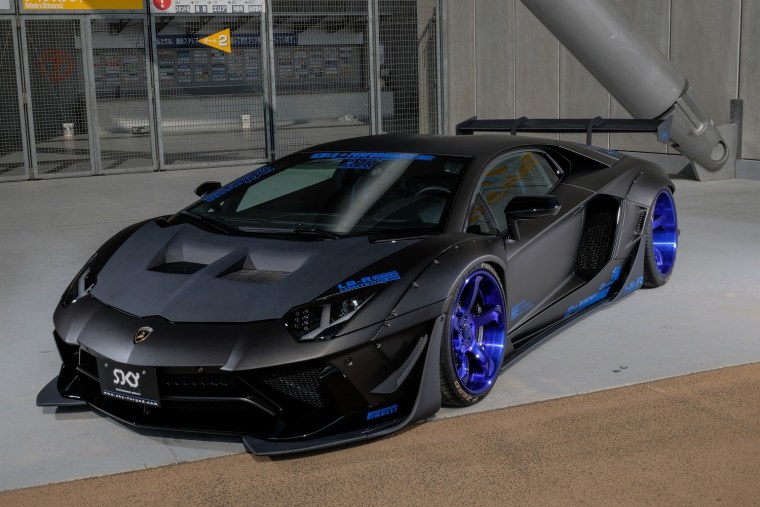 Ламборджини авентадор 2023