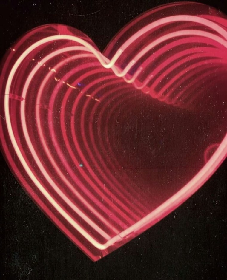 Неон в темноте