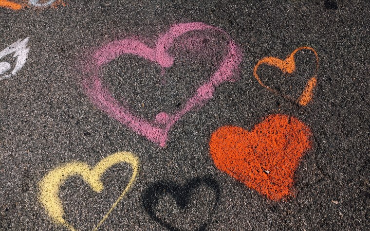 Сердечко на асфальте